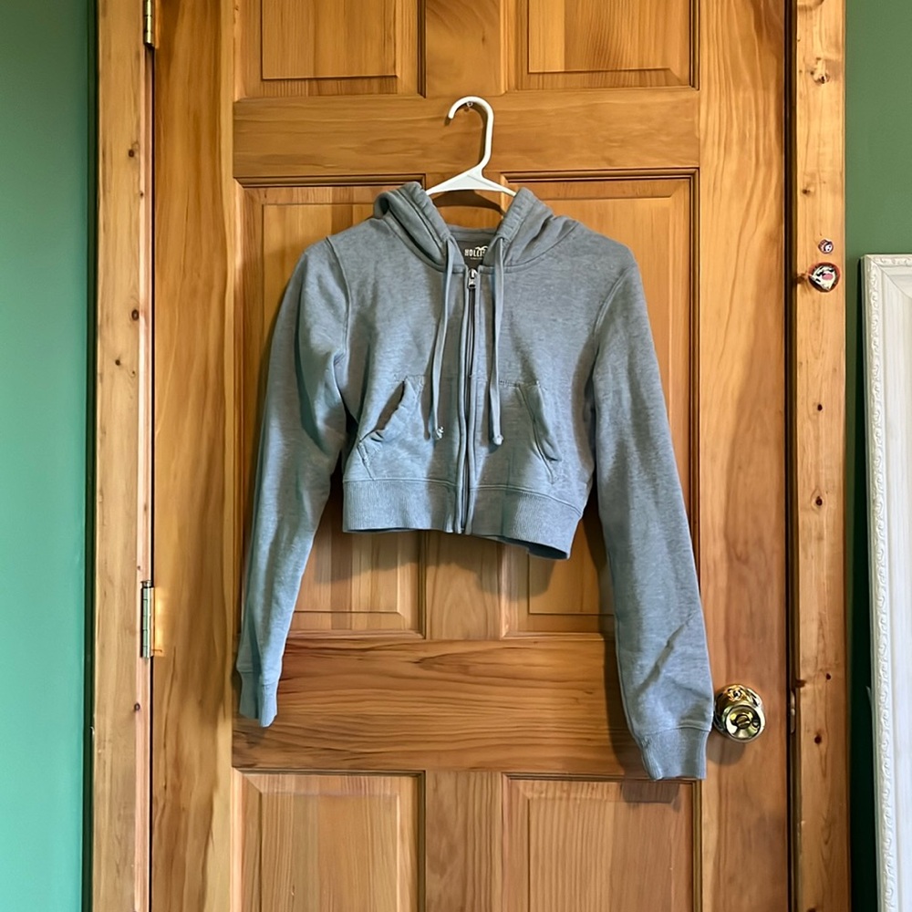 Hollister grey cropped hoodie